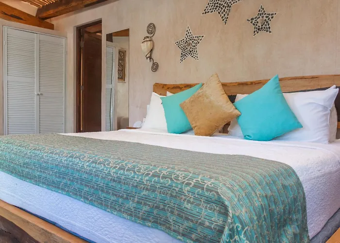 Hotel Estrellas - Located At The Party Zone 4*