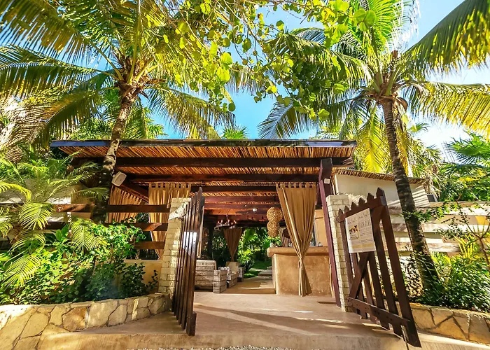Hotel Estrellas - Located At The Party Zone