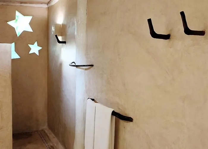Hotel Estrellas - Located At The Party Zone