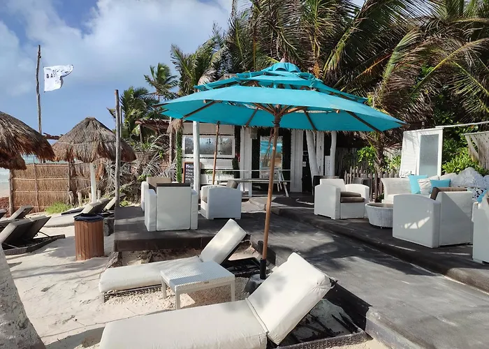 Hotel Estrellas - Located At The Party Zone